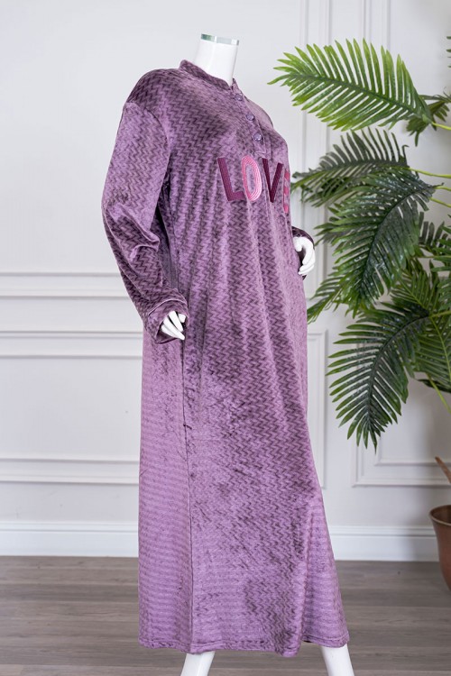 قميص نسائي شتوي طويل لون موف مزين بكتابات ياقة عالية بأزرار و بأكمام طويلة