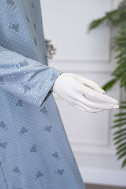 قميص نسائي طويل لون سماوي مزين بكتابات ورسومات ياقة دائرية و بأكمام طويلة