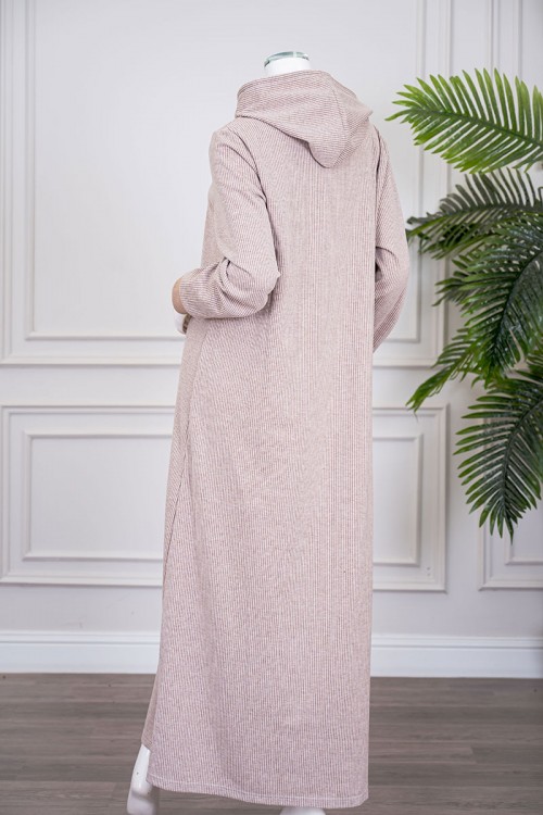 قميص نسائي شتوي طويل لون بيج مزين بكتابات ياقة بقبعة متصلة برباط و بأكمام طويلة