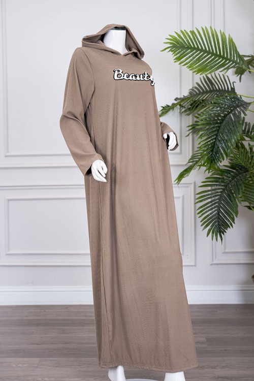 قميص نسائي شتوي طويل لون بني فاتح مزين بكتابات ياقة بقبعة متصلة و بأكمام طويلة