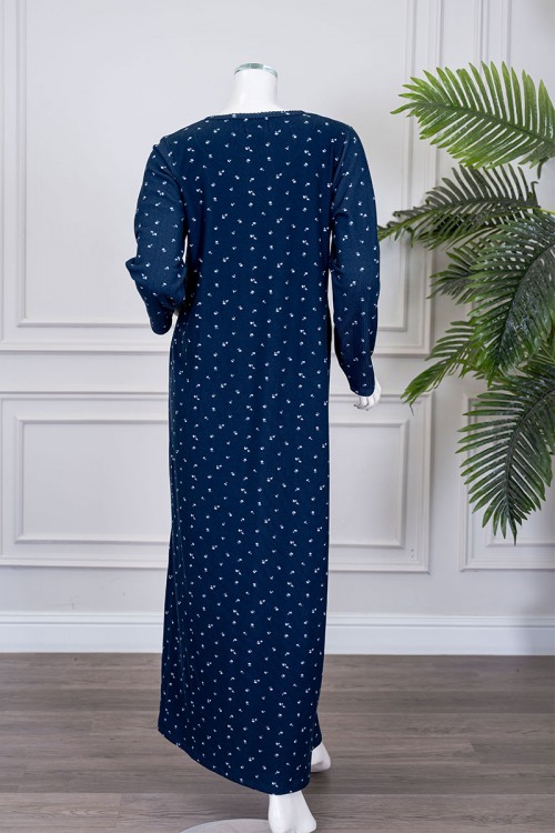 قميص نسائي طويل لون أزرق مزين بورود باللون الأبيض ياقة دائرية بأزرار و بأكمام طويلة