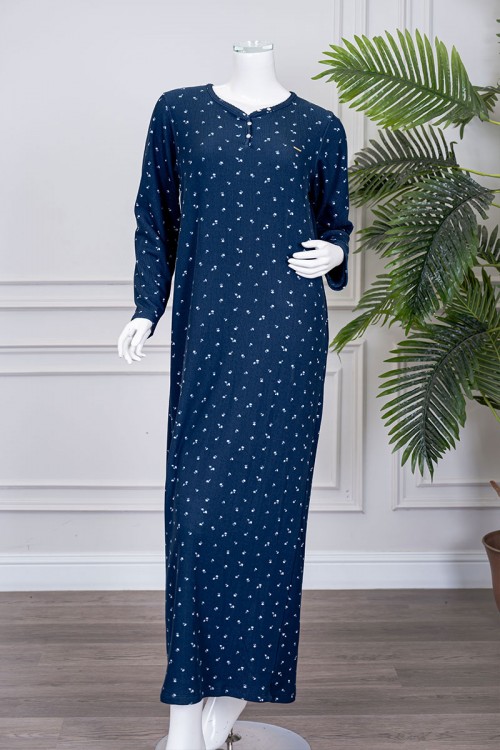 قميص نسائي طويل لون أزرق مزين بورود باللون الأبيض ياقة دائرية بأزرار و بأكمام طويلة