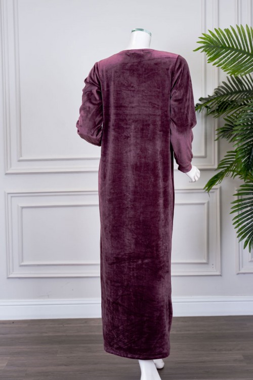 قميص نسائي شتوي طويل لون موف مزين بكتابات ياقة دائرية و بأكمام طويلة