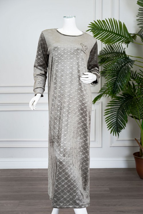 قميص نسائي شتوي طويل لون زيتي رمادي مزين بكتابات ورسومات ياقة دائرية و بأكمام طويلة