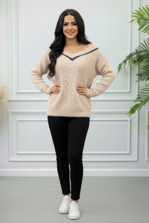 بلوزة نسائي شتوي لون بيج ياقة بقصة سبعة و أكمام طويلة