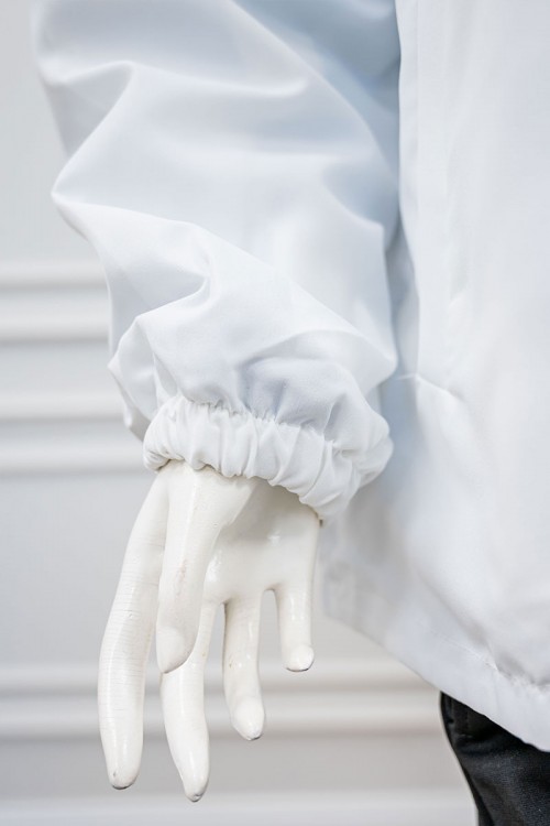 جاكيت نسائي شتوي لون أبيض وسماوي دبل فيس وجهين ياقة مطوية بسحاب و جيوب من الأمام و بأكمام طويلة