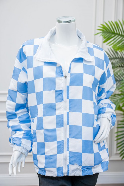 جاكيت نسائي شتوي لون أبيض وسماوي دبل فيس وجهين ياقة مطوية بسحاب و جيوب من الأمام و بأكمام طويلة