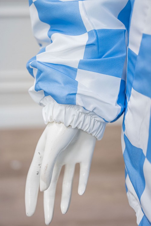 جاكيت نسائي شتوي لون أبيض وسماوي دبل فيس وجهين ياقة مطوية بسحاب و جيوب من الأمام و بأكمام طويلة