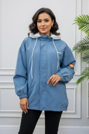 جاكيت نسائي شتوي لون سماوي وأبيض ياقة بقبعة و سحاب و جيوب من الأمام و بأكمام طويلة