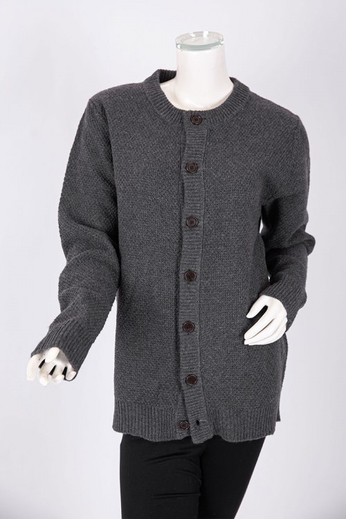 جاكيت نسائي شتوي لون رصاصي ياقة دائرية بأزرار من الأمام و أكمام طويلة