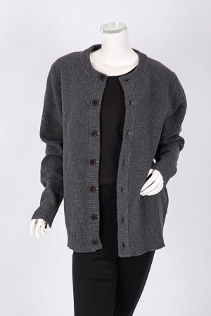 جاكيت نسائي شتوي لون رصاصي ياقة دائرية بأزرار من الأمام و أكمام طويلة