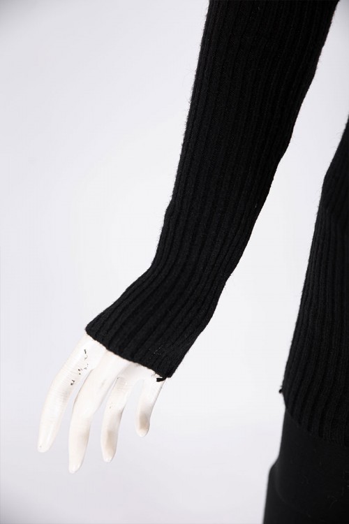 بلوزة نسائية شتوية متعددة الألوان ياقة عالية و أكمام طويلة