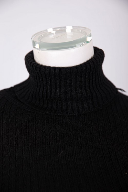 بلوزة نسائية شتوية متعددة الألوان ياقة عالية و أكمام طويلة