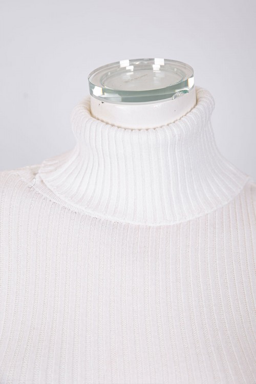 بلوزة نسائية شتوية متعددة الألوان ياقة عالية و أكمام طويلة