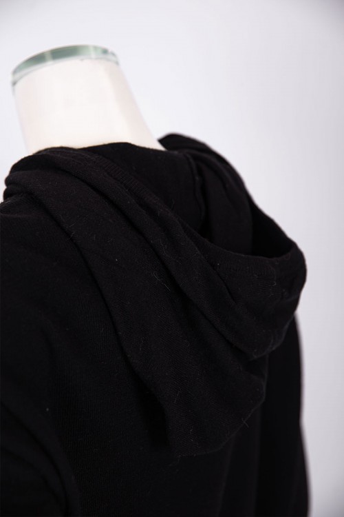 هودي نسائي صوف لون أسود بقبعة متصلة و أكمام طويلة