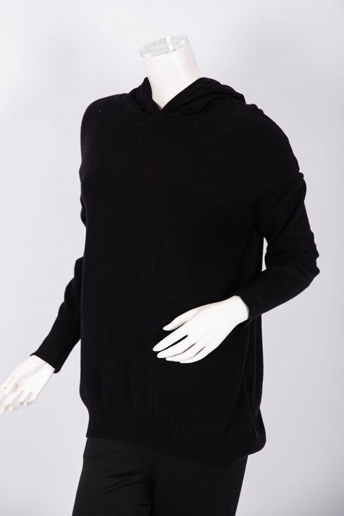 هودي نسائي صوف لون أسود بقبعة متصلة و أكمام طويلة