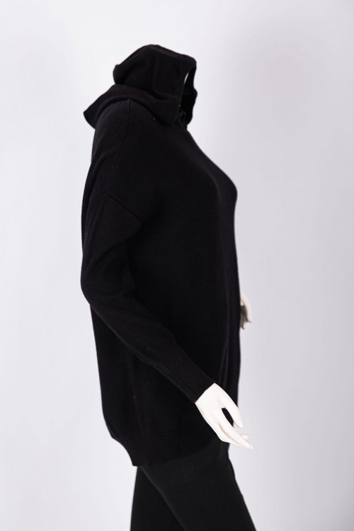 هودي نسائي صوف لون أسود بقبعة متصلة و أكمام طويلة