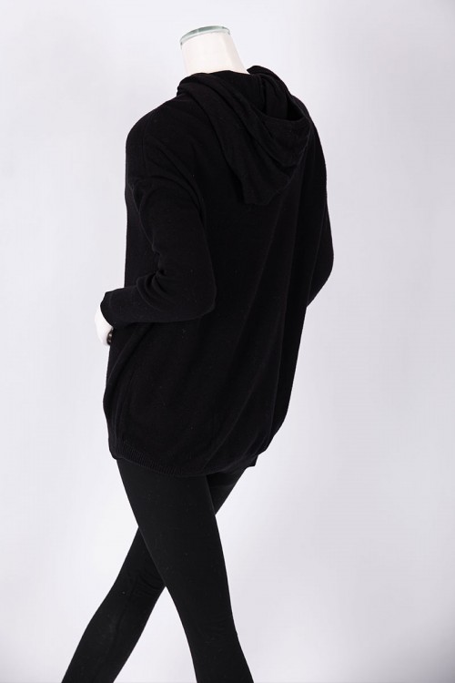 هودي نسائي صوف لون أسود بقبعة متصلة و أكمام طويلة