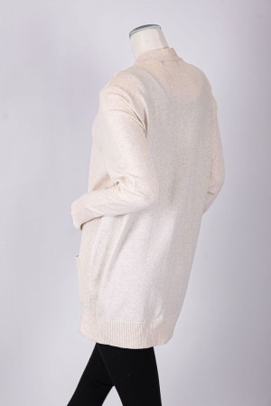 جاكيت نسائي شتوي لون بيج فاتح بجيوب من الأمام و بأكمام طويلة