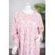 قميص نسائي طويل لون وردي مشجر ياقة دائرية بأزرار و بأكمام طويلة