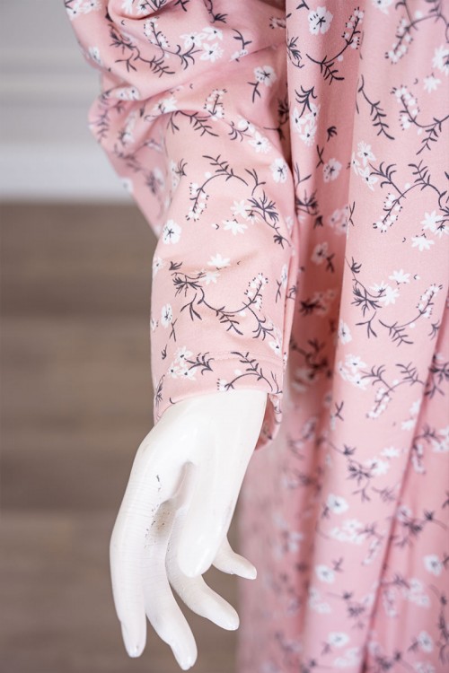 قميص نسائي طويل لون وردي مشجر ياقة دائرية بأزرار و بأكمام طويلة