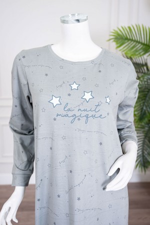 قميص نسائي شتوي طويل لون رمادي مزين برسومات وكتابات ياقة دائرية و بأكمام طويلة