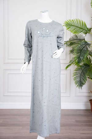 قميص نسائي شتوي طويل لون رمادي مزين برسومات وكتابات ياقة دائرية و بأكمام طويلة