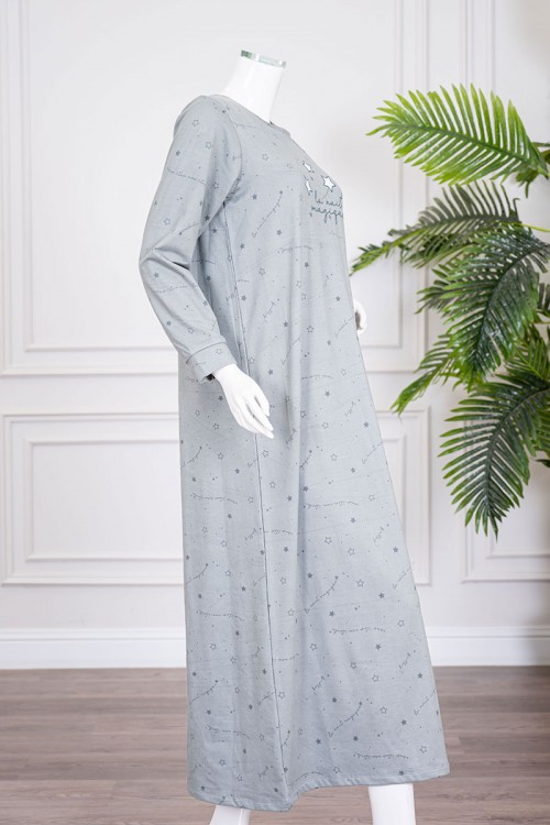 قميص نسائي شتوي طويل لون رمادي مزين برسومات وكتابات ياقة دائرية و بأكمام طويلة