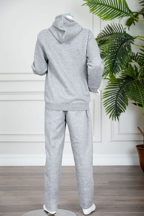 طقم-قطعتين-ولادي-شتوي-لون-رمادي-مزين-بكتابات-من-الأمام-بلوزة