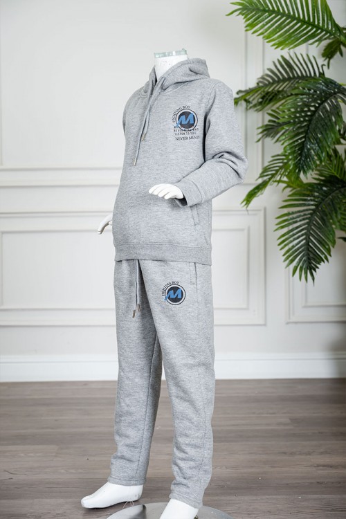 طقم-قطعتين-ولادي-شتوي-لون-رمادي-مزين-بكتابات-من-الأمام-بلوزة