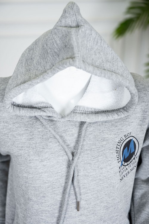 طقم-قطعتين-ولادي-شتوي-لون-رمادي-مزين-بكتابات-من-الأمام-بلوزة