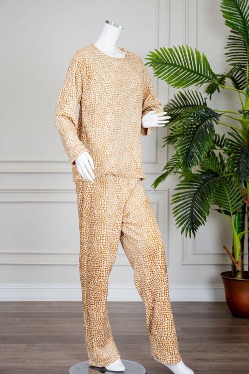 بيجاما نسائية شتوية قطعتين فرو متعددة الألوان منقطة باللون الأبيض ياقة دائرية و أكمام طويلة