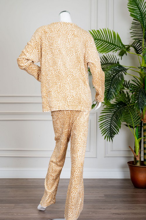 بيجاما نسائية شتوية قطعتين فرو متعددة الألوان منقطة باللون الأبيض ياقة دائرية و أكمام طويلة