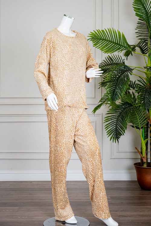 بيجاما نسائية شتوية قطعتين فرو متعددة الألوان منقطة باللون الأبيض ياقة دائرية و أكمام طويلة