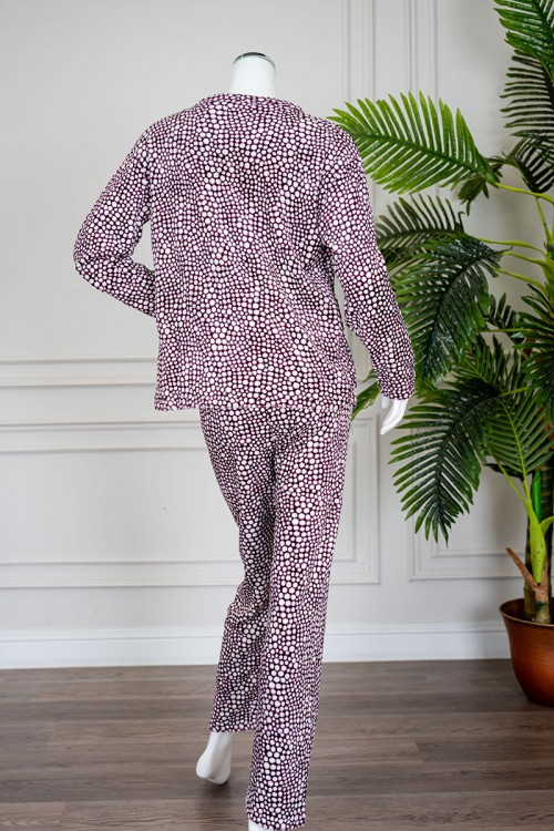 بيجاما نسائية شتوية قطعتين فرو متعددة الألوان منقطة باللون الأبيض ياقة دائرية و أكمام طويلة