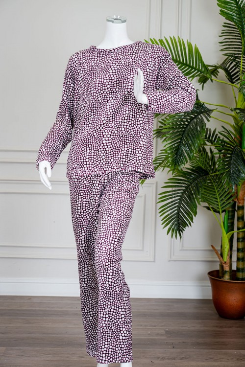 بيجاما نسائية شتوية قطعتين فرو متعددة الألوان منقطة باللون الأبيض ياقة دائرية و أكمام طويلة