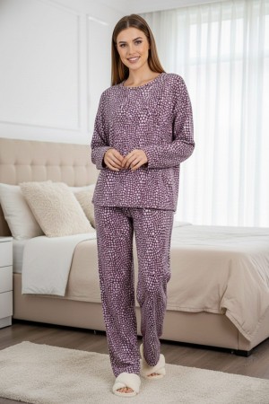 بيجاما نسائية شتوية قطعتين فرو متعددة الألوان منقطة باللون الأبيض ياقة دائرية و أكمام طويلة 