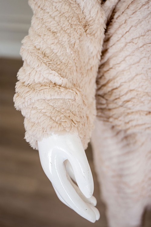 بيجاما نسائية شتوية قطعتين فرو متعددة الألوان مزينة بكتابات من الأمام ياقة دائرية و أكمام طويلة