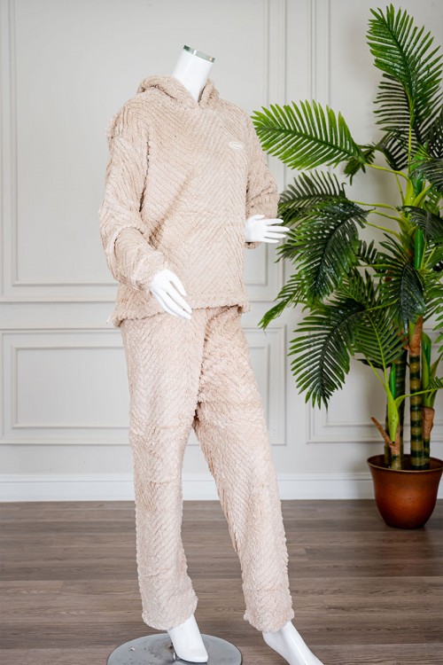 بيجاما نسائية شتوية قطعتين فرو متعدد الألوان ياقة بقبعة متصلة و أكمام طويلة