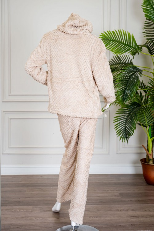 بيجاما نسائية شتوية قطعتين فرو متعدد الألوان ياقة بقبعة متصلة و أكمام طويلة