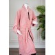 روب نسائي قصير لون وردي بجيوب من الأمام و رباط في الخصر و بأكمام طويلة