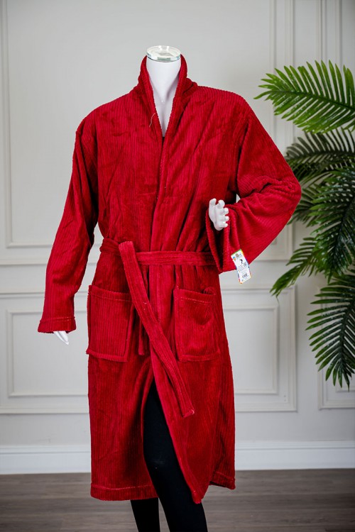 روب نسائي قصير لون عودي بجيوب من الأمام و رباط في الخصر و بأكمام طويلة