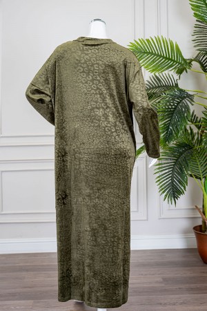 قميص نسائي شتوي طويل لون زيتي مزين بنقوش و رسمة الفراشة من الأمام ياقة دائرية و بأكمام طويلة