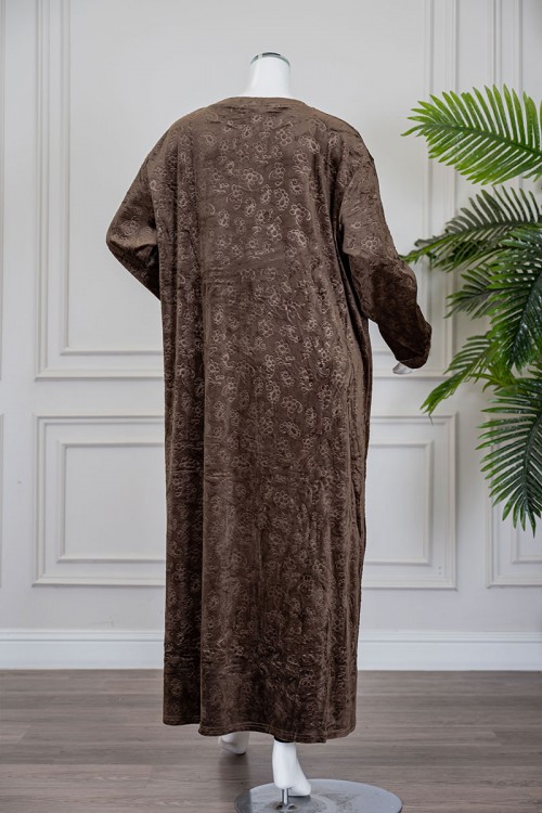 قميص نسائي شتوي طويل لون بني مزين بنقوش الورود ياقة دائرية بأزرار و بأكمام طويلة