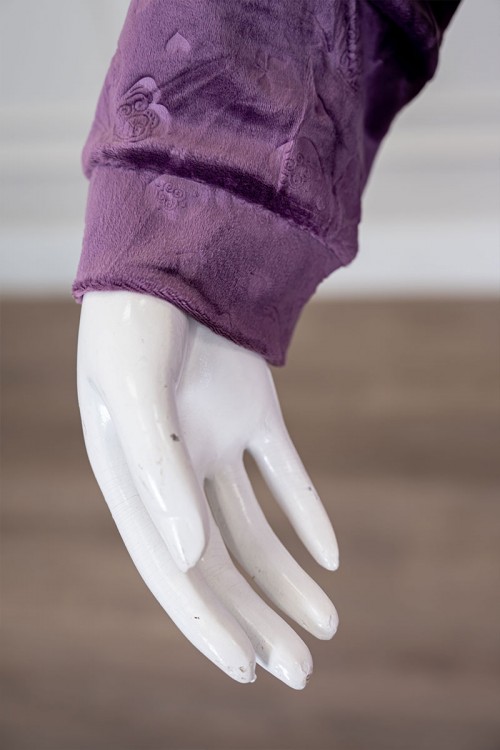 قميص نسائي شتوي طويل لون موف مزين بنقوش الفراشات ياقة دائرية بأزرار و بأكمام طويلة