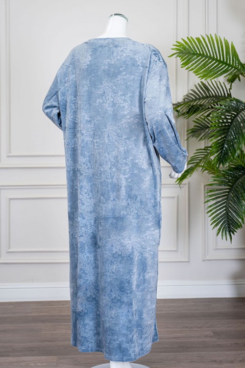 قميص نسائي شتوي طويل لون سماوي مزين بنقوش الورود ياقة دائرية بأزرار و بأكمام طويلة