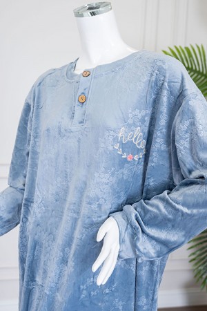 قميص نسائي شتوي طويل لون سماوي مزين بنقوش الورود ياقة دائرية بأزرار و بأكمام طويلة