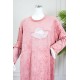 قميص نسائي شتوي طويل لون وردي مزين بنقوش و برسمة قبعة و كتابة من الأمام ياقة دائرية و بأكمام طويلة