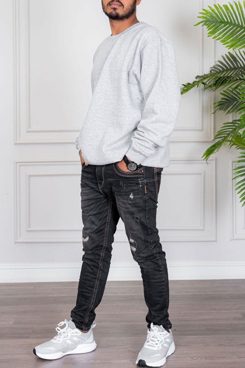 بلوفر رجالي لون رمادي ياقة دائرية و بأكمام طويلة