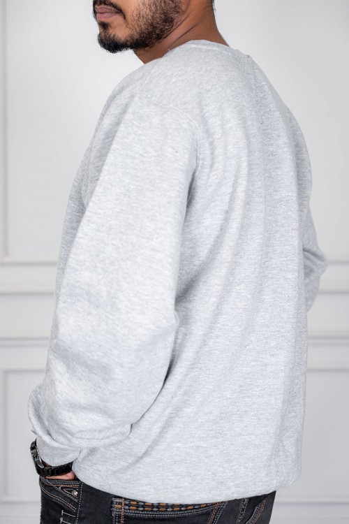 بلوفر رجالي لون رمادي ياقة دائرية و بأكمام طويلة
